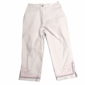 Denim & Co capris in white. size large